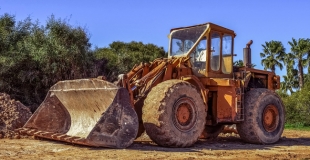 Garantie décennale pour terrassier : tarifs et devis 2025 !