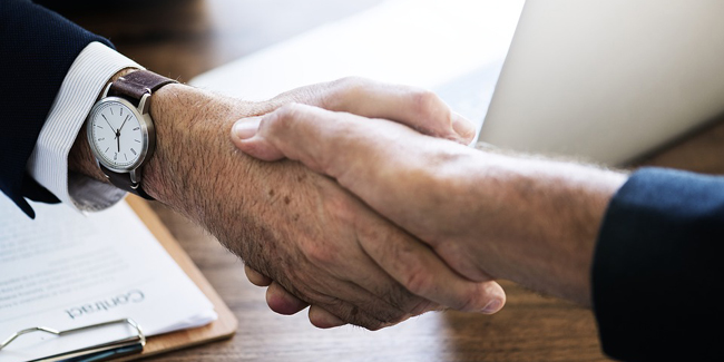 Courtier en assurance décennale : avantages et inconvénients