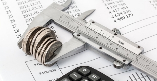 Comment est calculé le prix d'une assurance décennale en 2025 ?